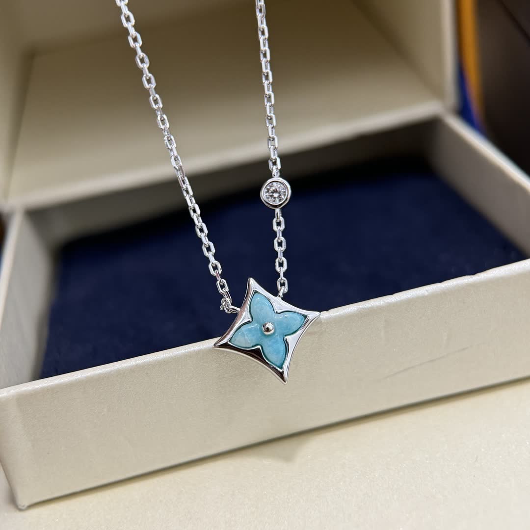 Louis Vuitton Blue Enamel Flower Diamond Necklace Louis Vuitton Blue Enamel Flower Diamond Necklace